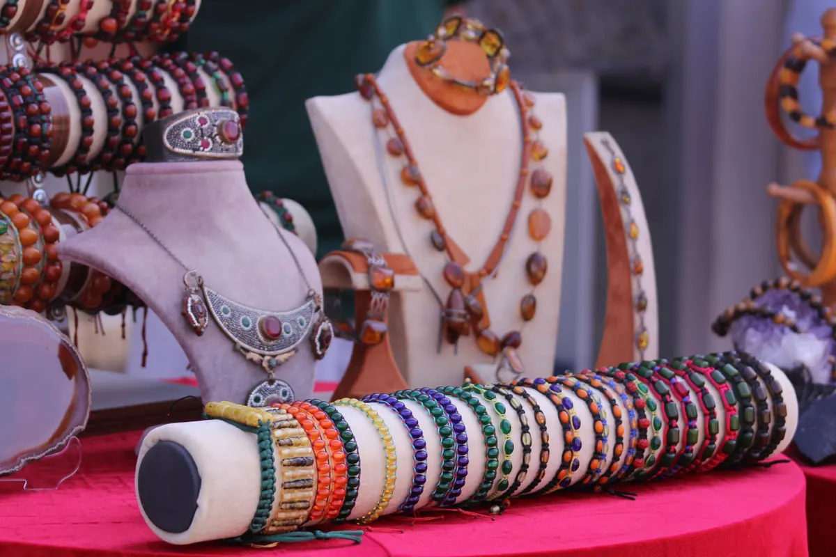 10 Common Mistakes to Avoid When Using Necklace Stands