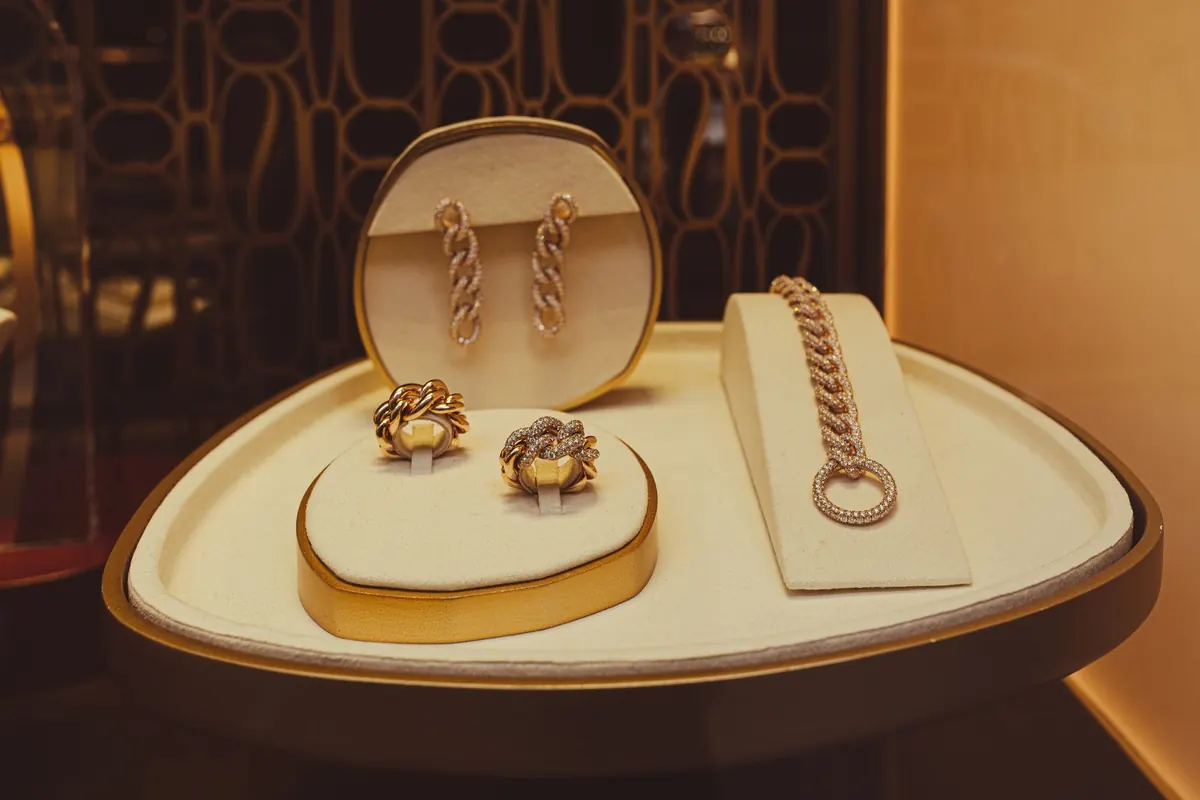 Earring Display Stands for Pierced vs Clip-On Earrings: What to Buy