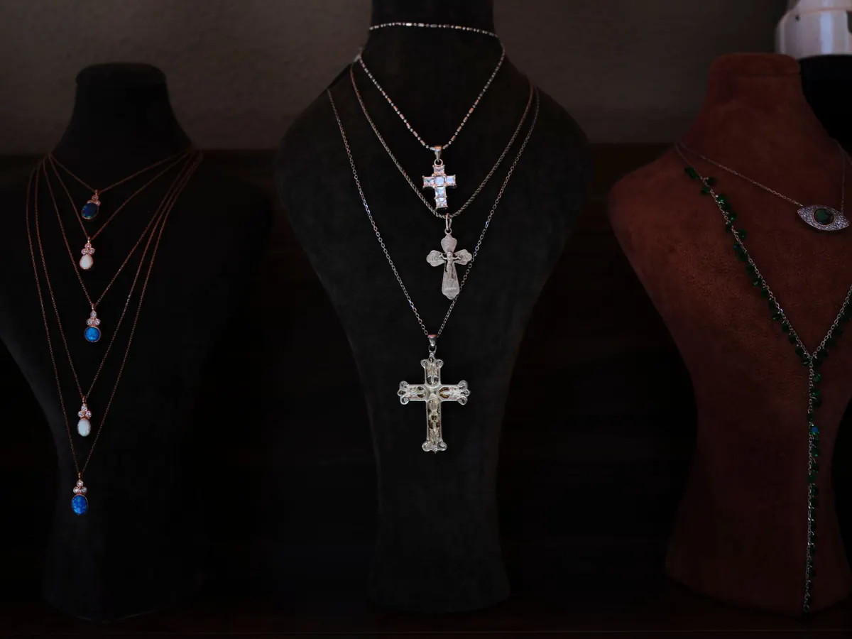 How to Light a Necklace Stand for Online Photos and In-Store Displays